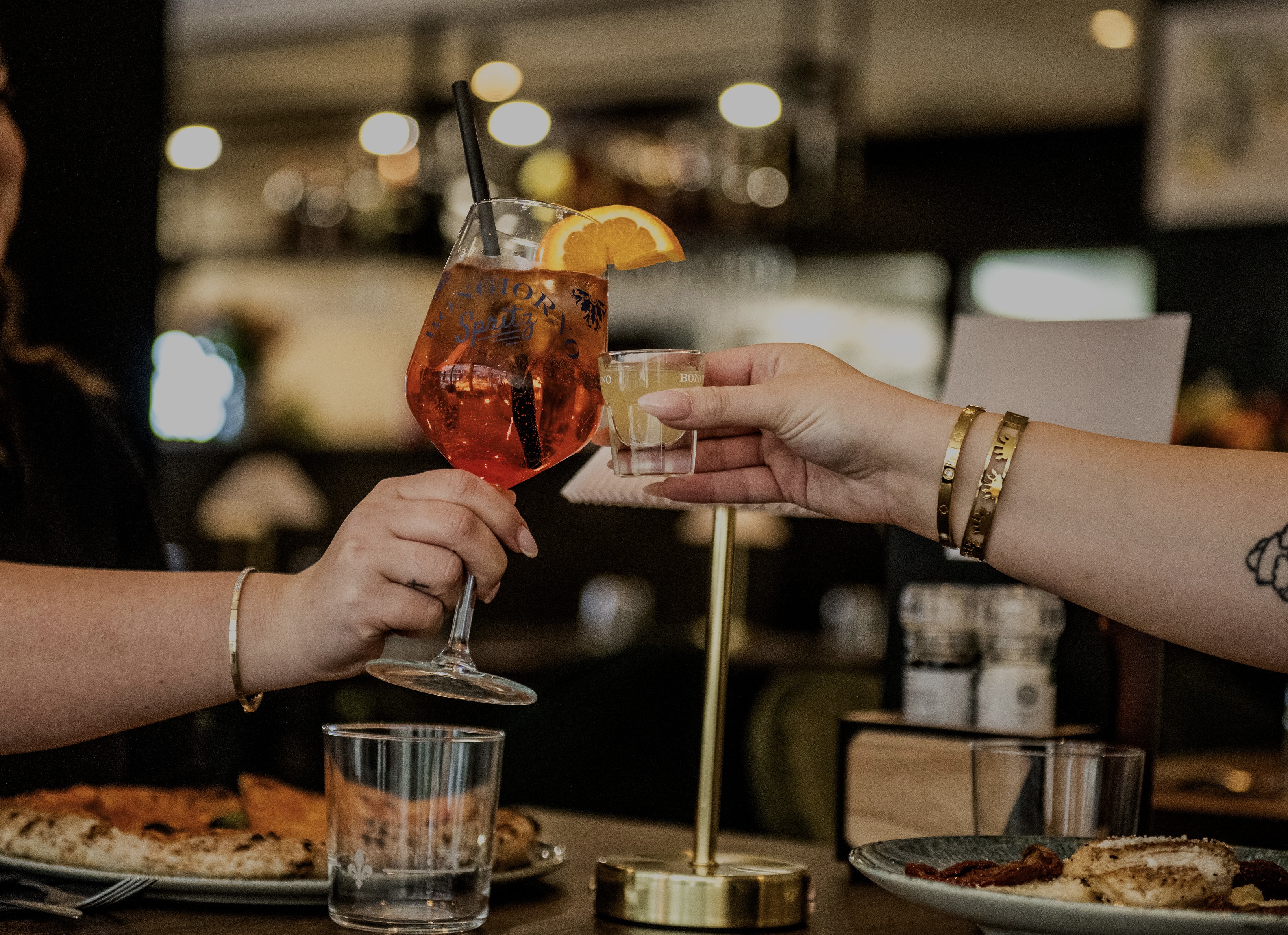 Groepen & Feesten - Proosten met cocktails