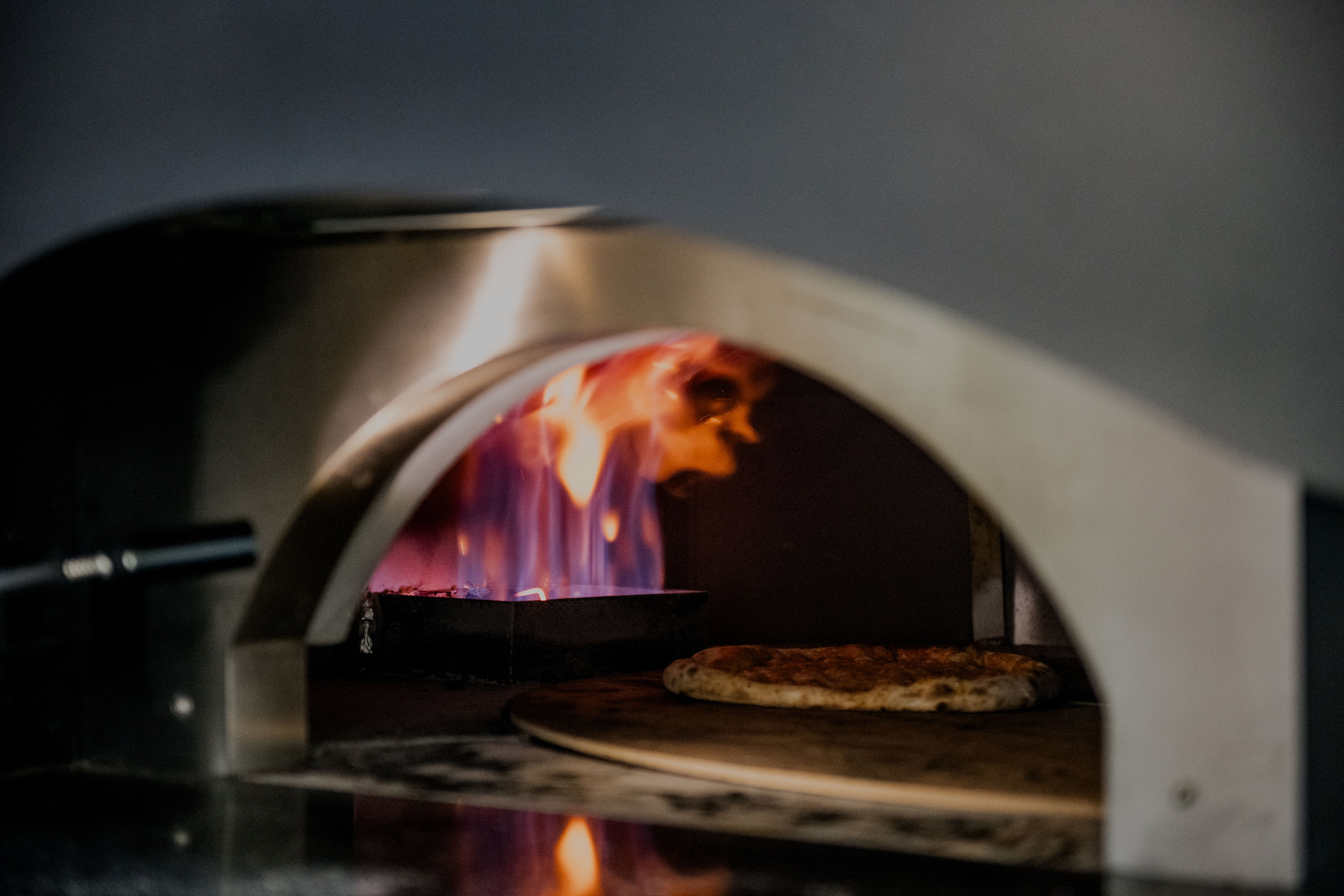 Il Padrino pizzaoven met vlammen